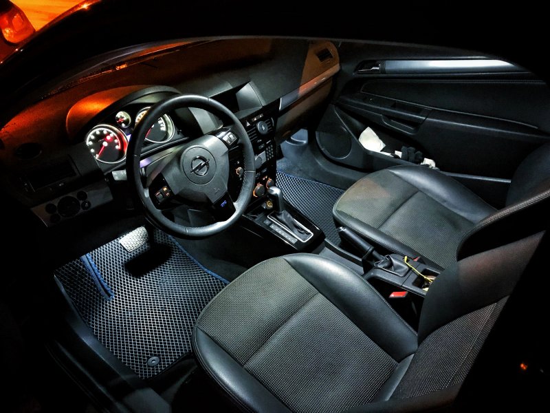 Opel Astra GTC 2007 салон