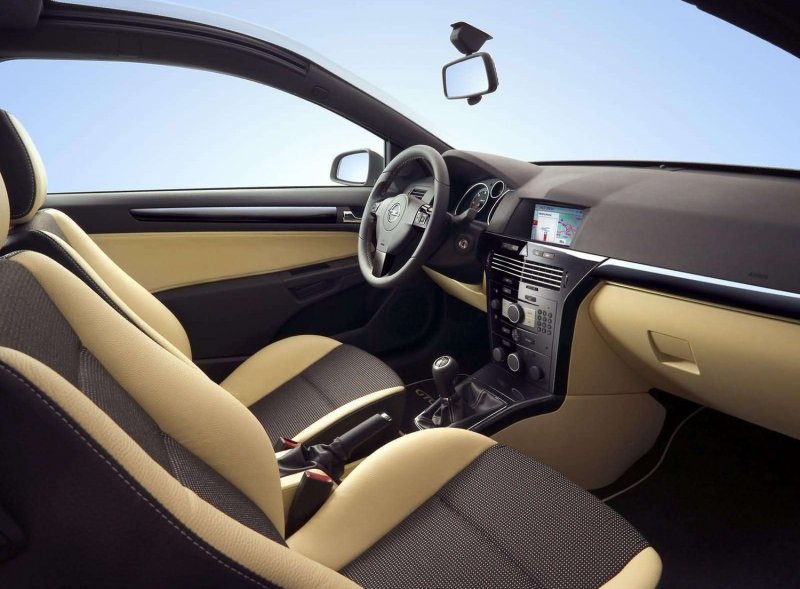 Opel Astra h GTC 2010 салон