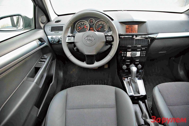 Opel Astra h 2008 седан салон