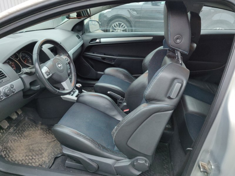 Opel Astra h GTC салон