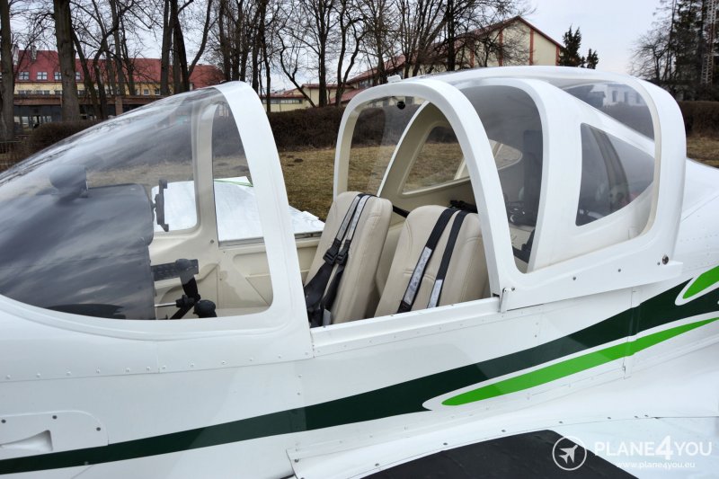 Tecnam p2002 Sierra кабина