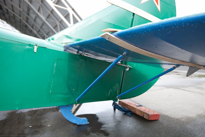 Лючок костыля самолета у-2