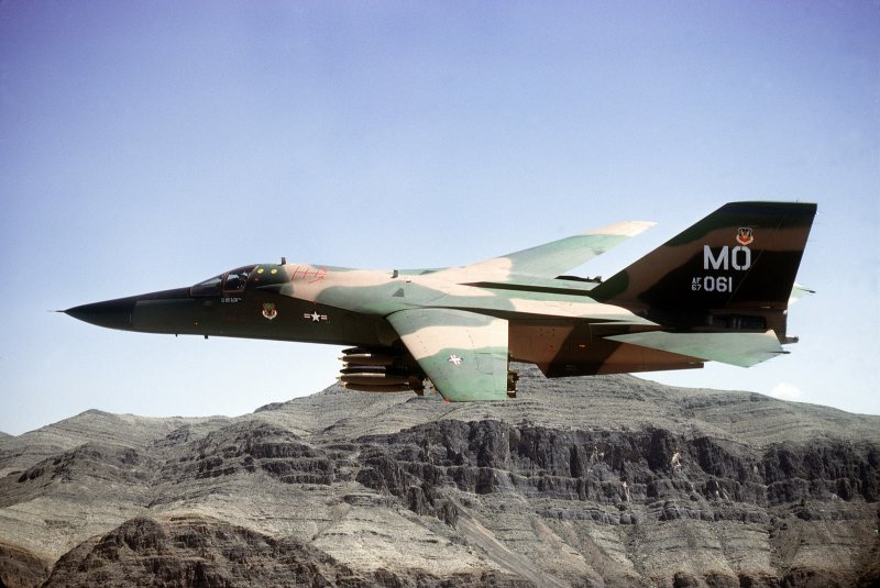 Самолёт f - 111 Aardvark