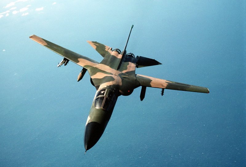 Бомбардировщик f-111f