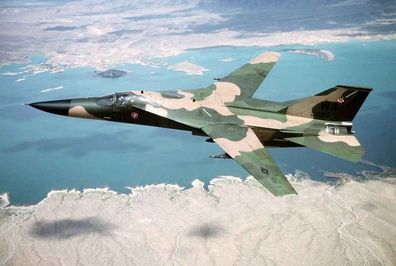 Бомбардировщик f-111f