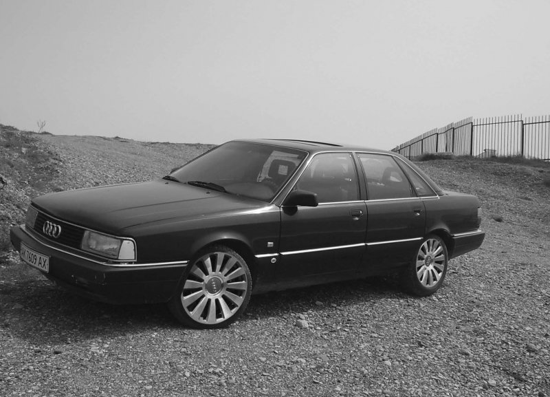 Ауди 100 с3 черная