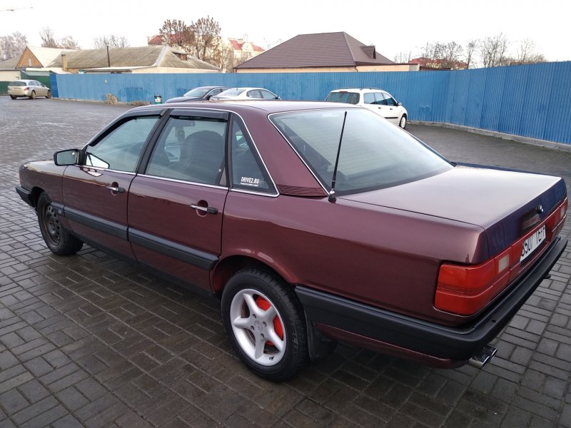 Ауди 100 с3 красная