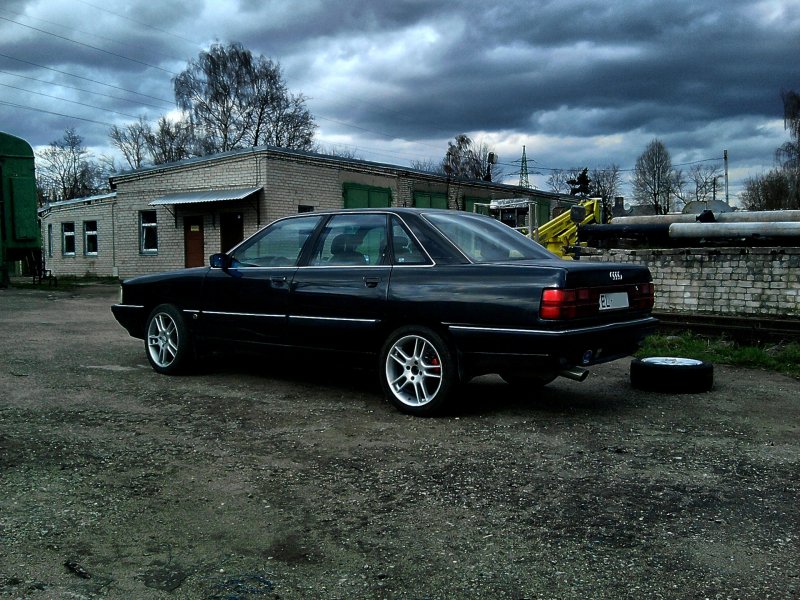 Ауди 100 с3 черная
