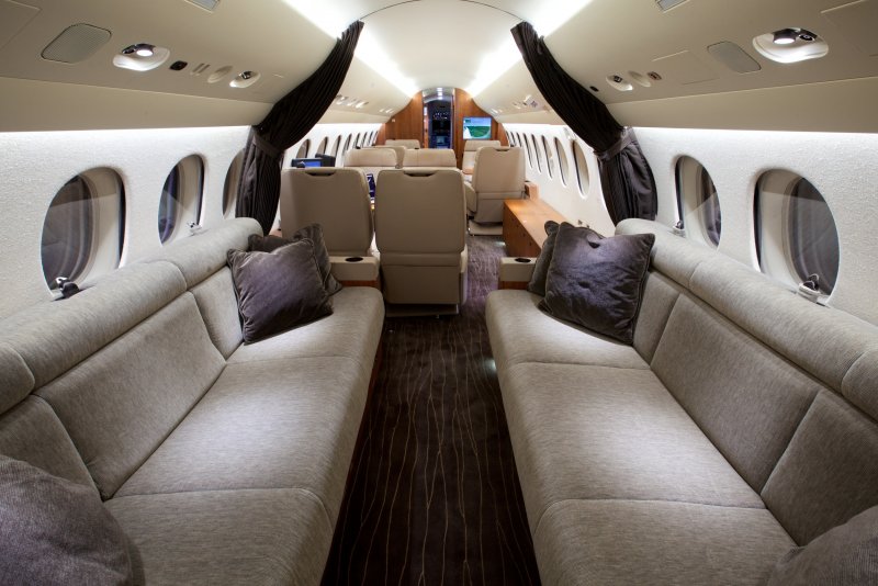 Бизнес Джет Falcon 8x