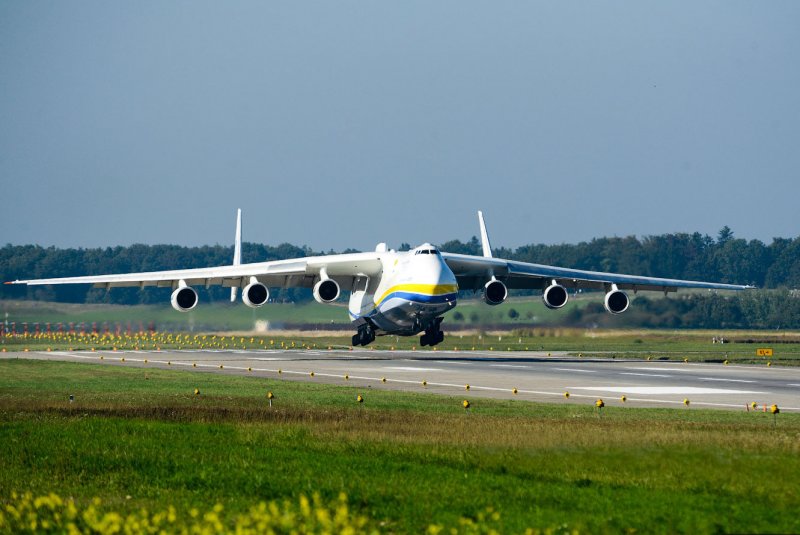 Самолет Мрия АН-225