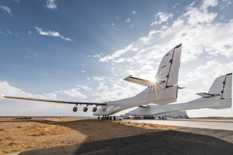 Самолет Stratolaunch model 351