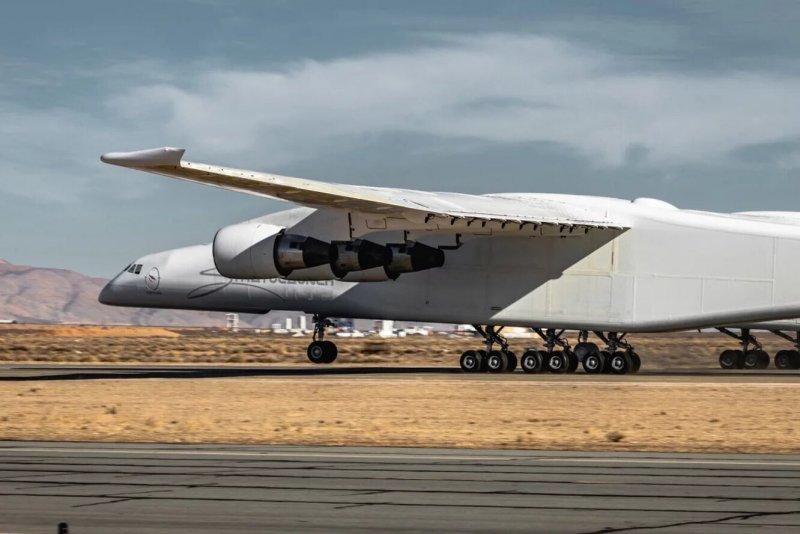 Самолет Roc Stratolaunch