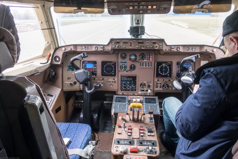 Ил-114-300 Cockpit