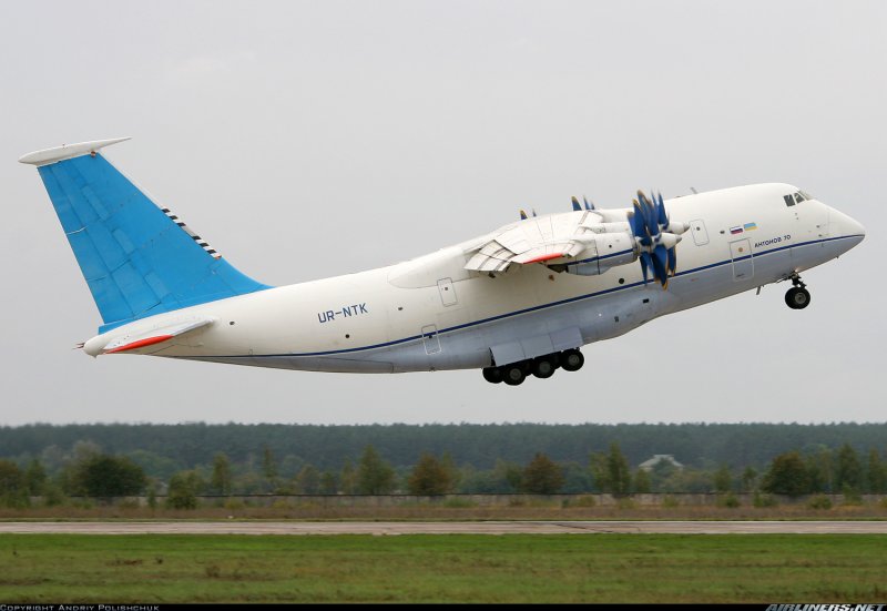 АН-70 военно-транспортный самолёт
