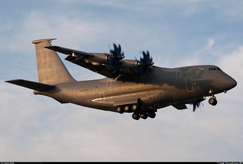 АН-70 военно-транспортный самолёт