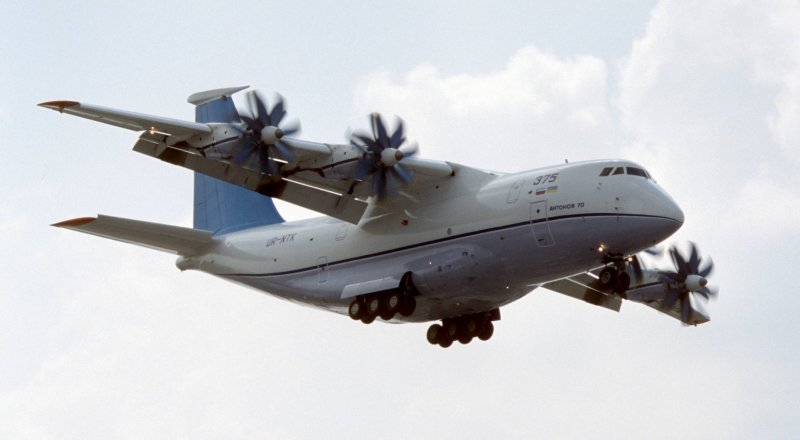 АН-70 военно-транспортный самолёт