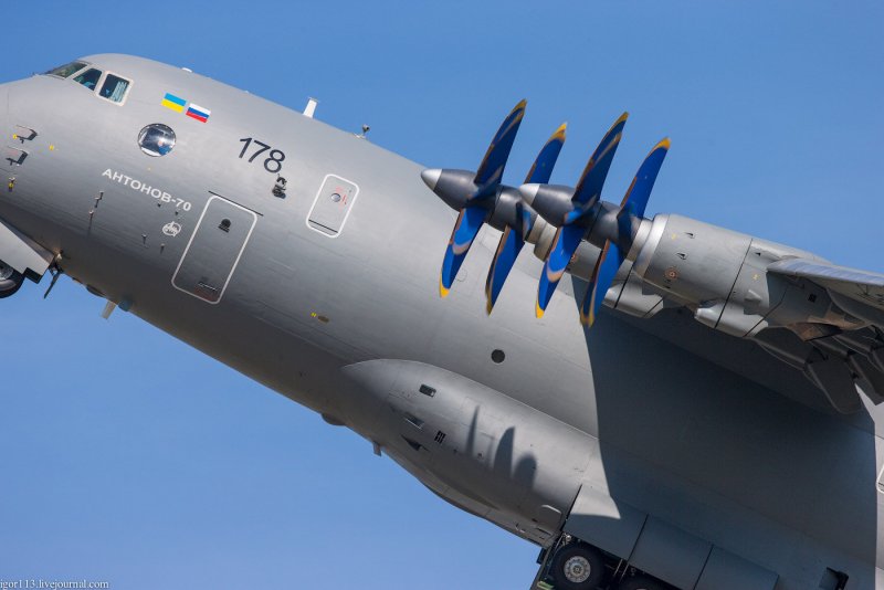 Самолеты ан12 и ил 76
