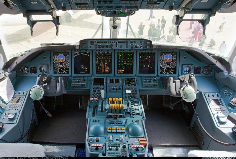 АН-70 кабина