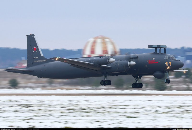 Передняя стойка самолета ил-38