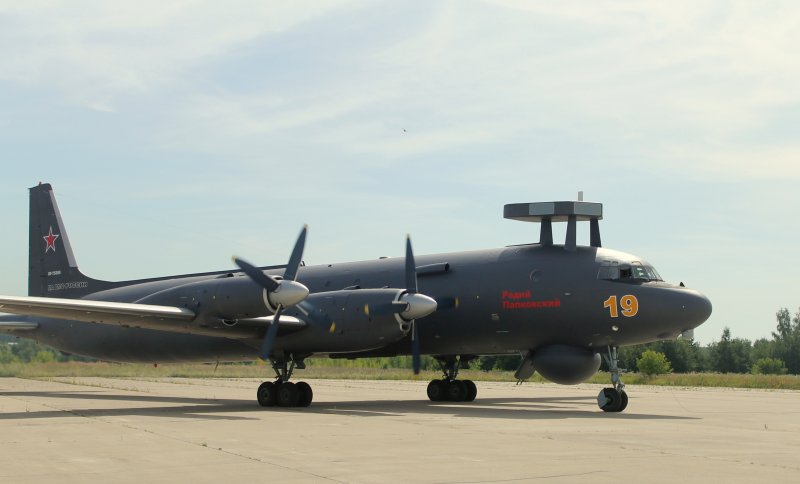 Противолодочный самолет ил-38н