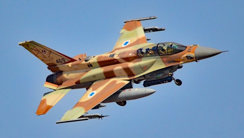Истребитель ВВС Израиля f-16