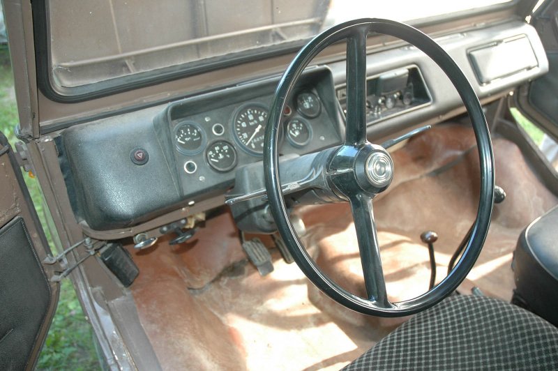 В кабине ЛУАЗ 1302