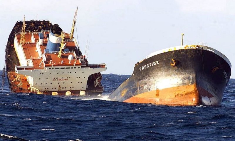 Столкновение судов в море