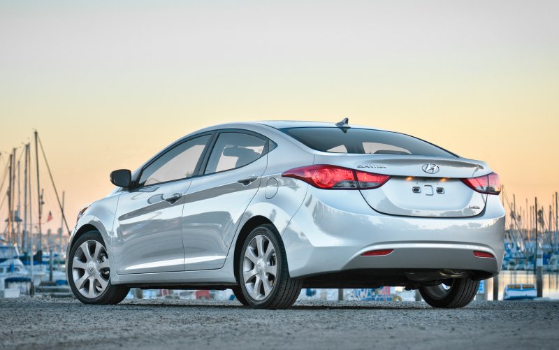 Hyundai Elantra 2015 черная