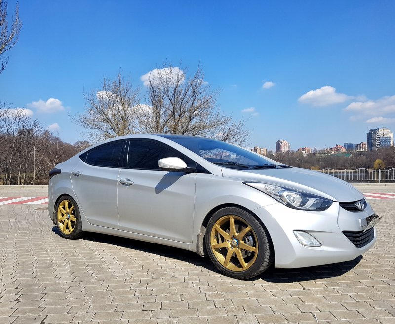 Hyundai Elantra 5