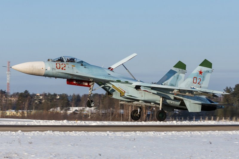 Самолет Су 27