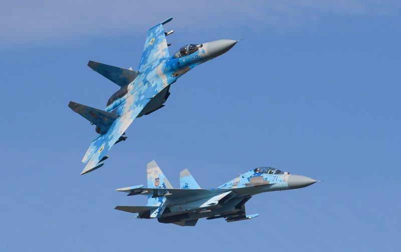 Самолет Су 27 уб