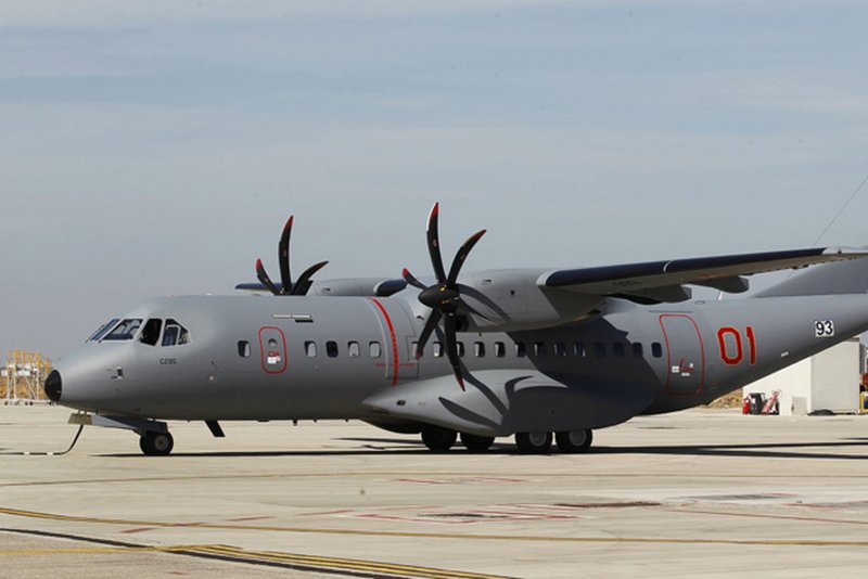 Казахстан самолет casa 295