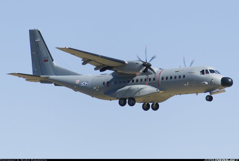 Самолет casa c-295