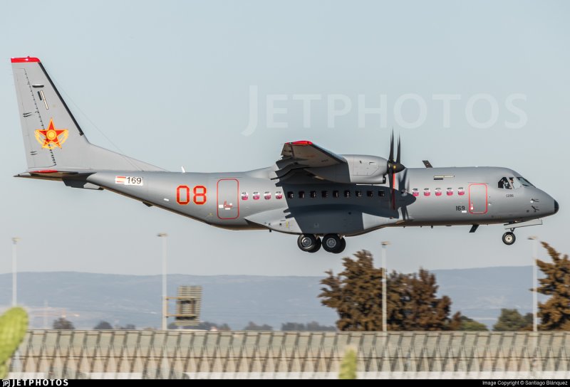 Казахстан самолет casa 295