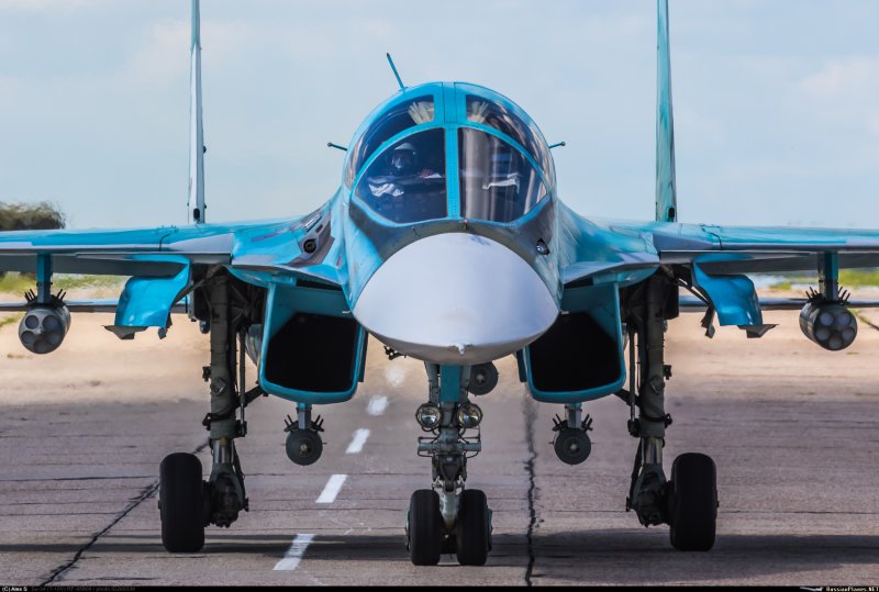Су-34 бомбардировщик