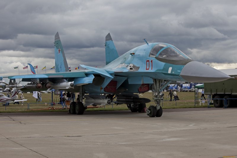 Су-34 бомбардировщик