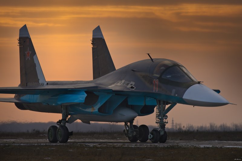 Су-34 бомбардировщик