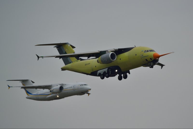 АН-132 транспортный самолёт