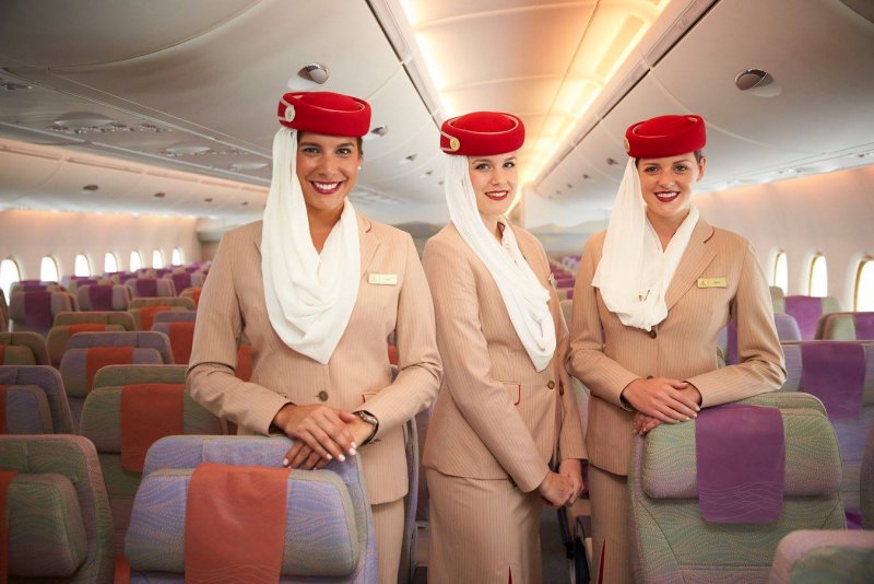 А380 Эмирейтс стюардессы