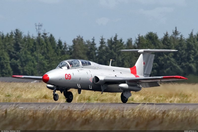 Самолёт л-29 Дельфин