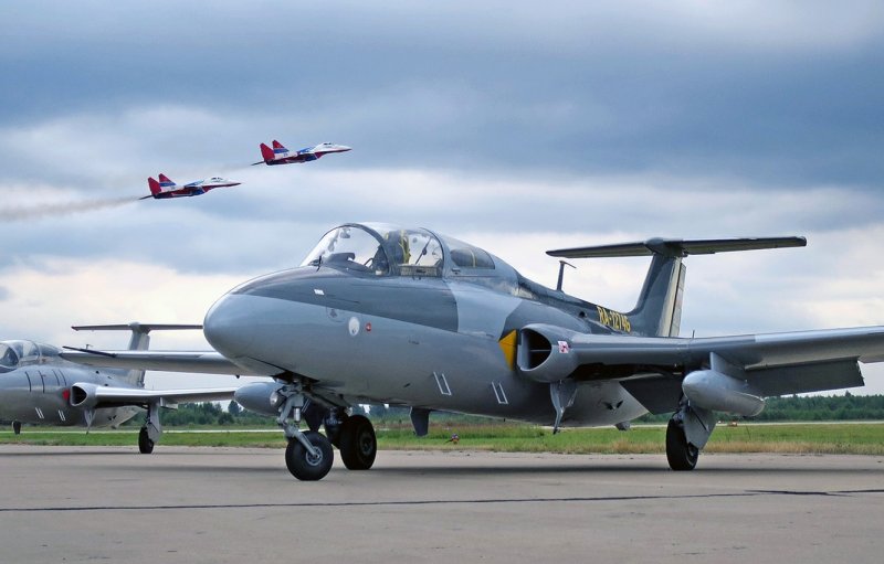 Самолёт л-29 Дельфин