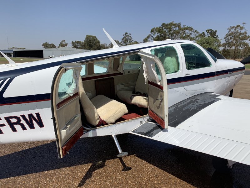 Beechcraft f33a