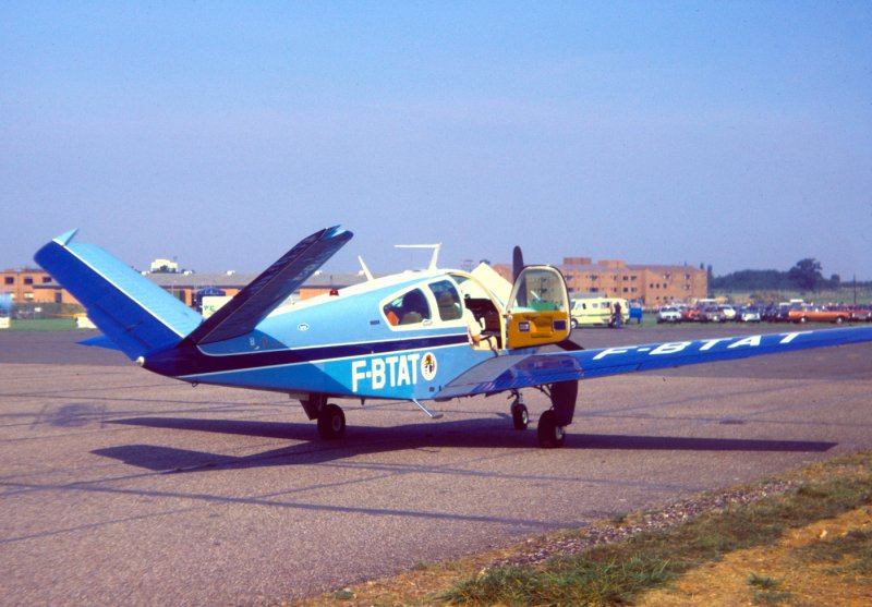 Самолет Beechcraft Bonanza f-33