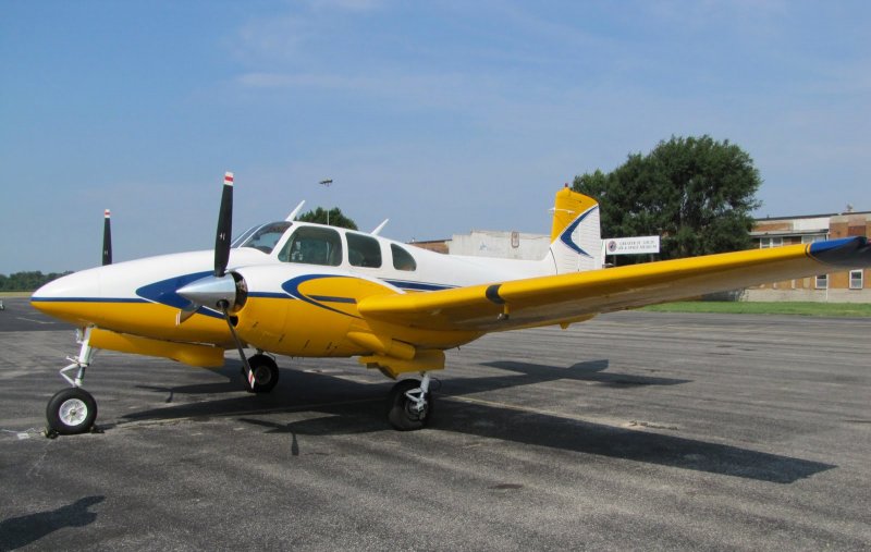 Самолёт Beech model 50 Twin Bonanza