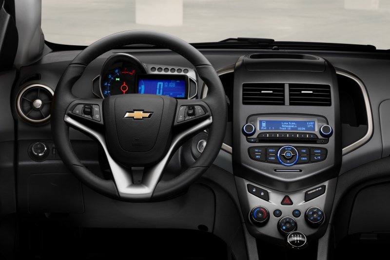 Chevrolet Aveo t300 салон