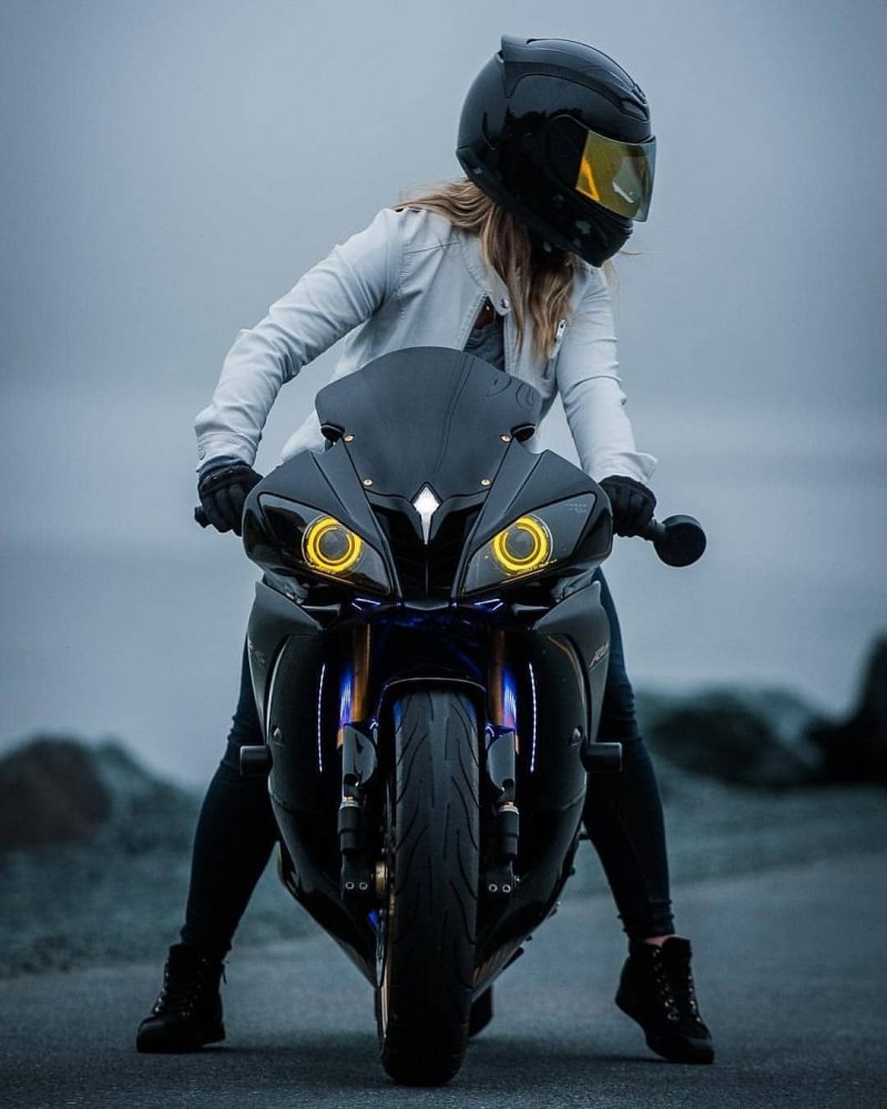 Yamaha r1 Biker