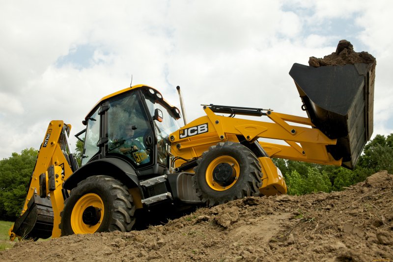 Колесный трактор JCB
