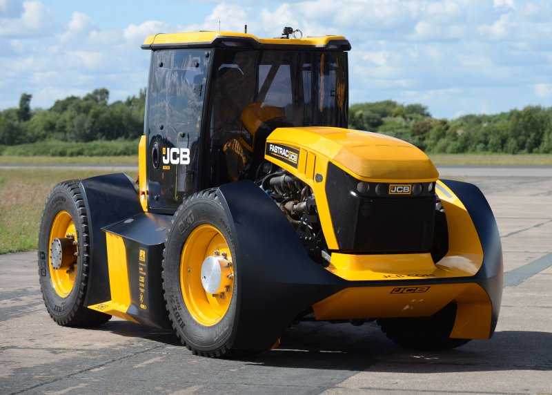 Трактор JCB Fastrac