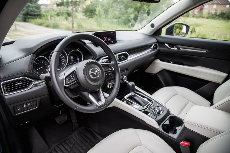 Mazda CX 5 2021 салон