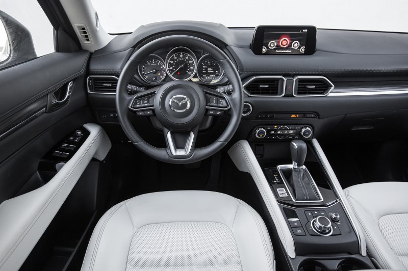 Mazda CX 5 2018 салон
